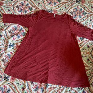Burgundy top with 3/4 sleeves